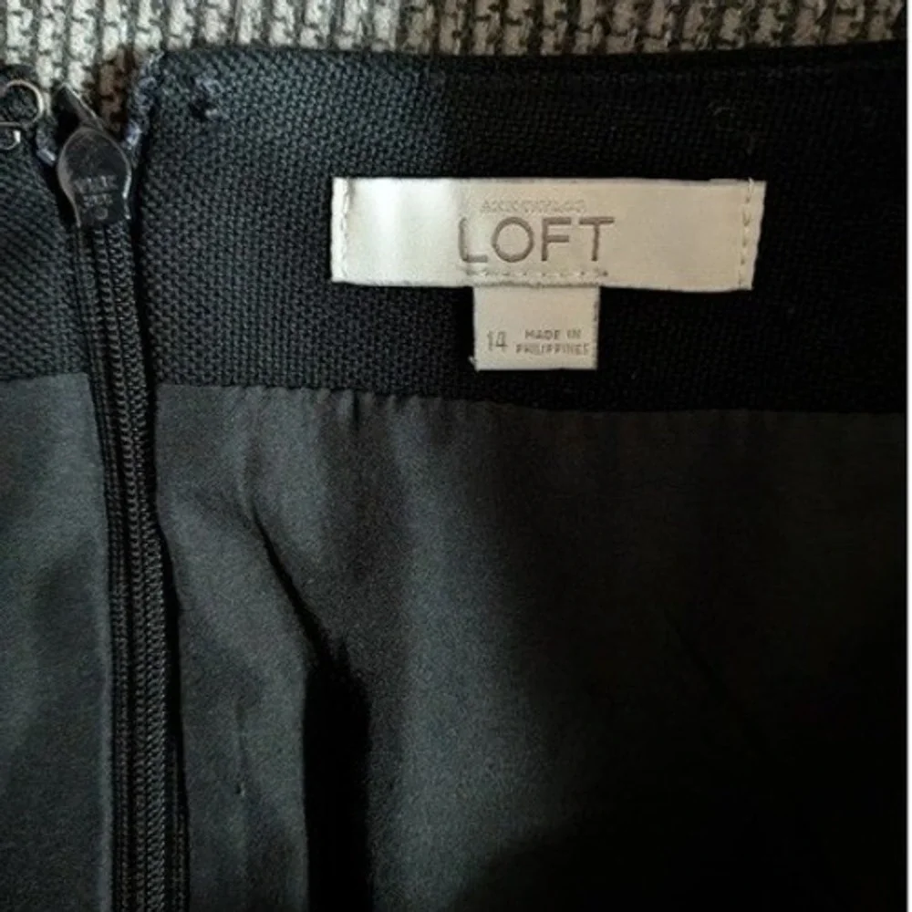 LOFT Black Textured Mini Skirt Size 14 Front Pockets Professional Office Wear‎